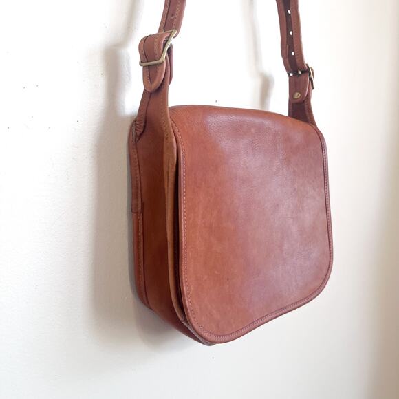 Vintage NYC Coach Shoulder Saddle Bag British Tan Leather 70s 80s USA #8101 - Picture 4 of 16